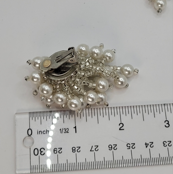 Vintage Faux Pearl Cluster Dangle Earrings Beaded Firework Spray White Silver - Picture 6 of 9